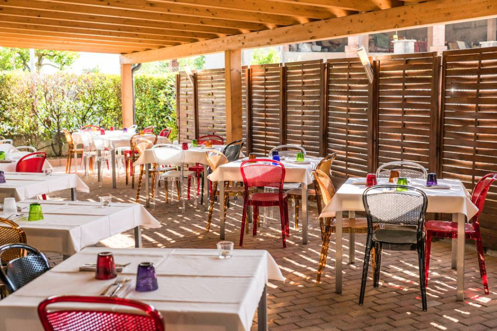 Стул прозрачный Siesta Contract Bee, красный