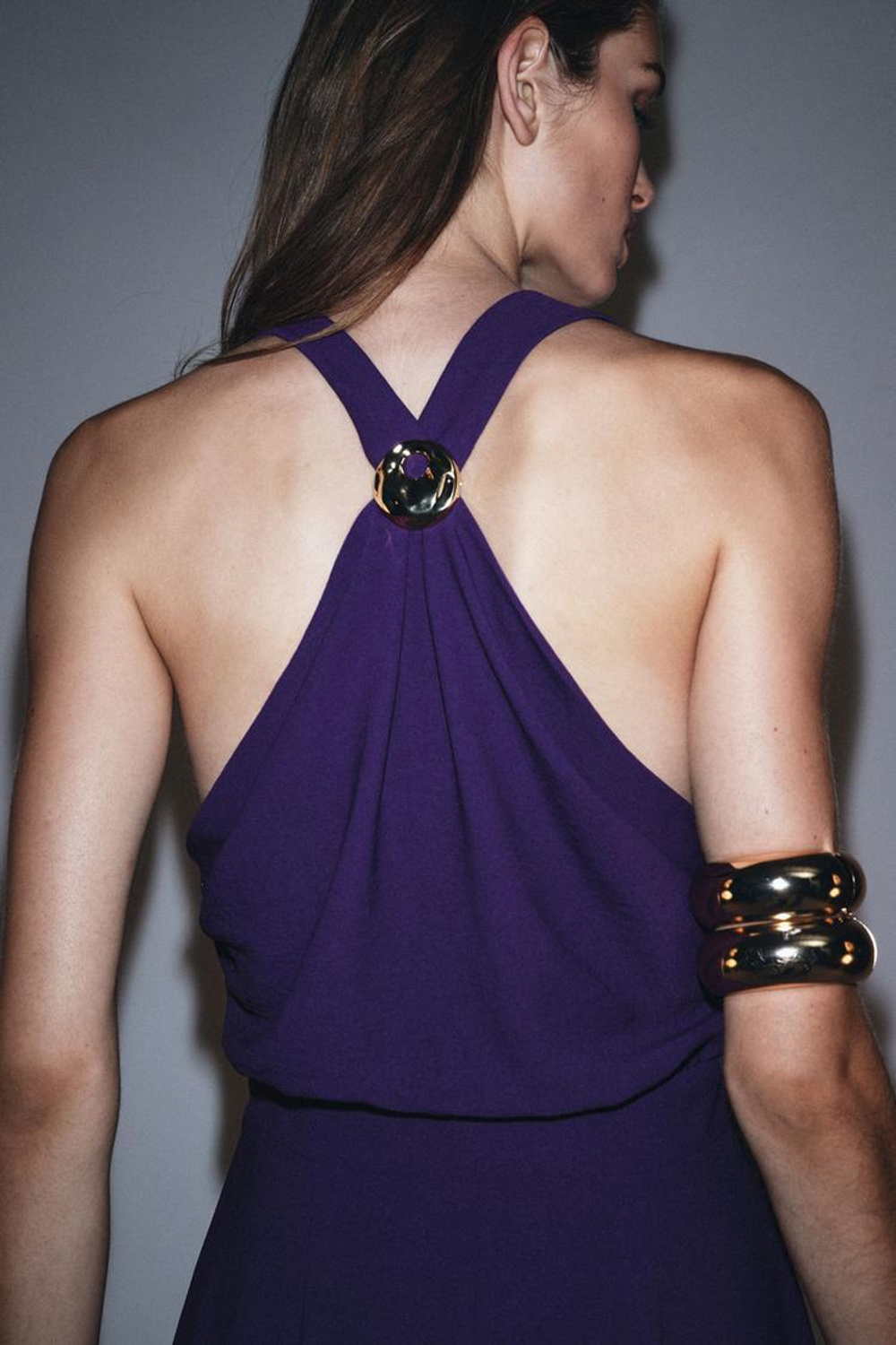 ZARA ПЛАТЬЕ МИДИ С УЗЛОМ И ФУРНИТУРОЙ, ПУРПУРНЫЙ