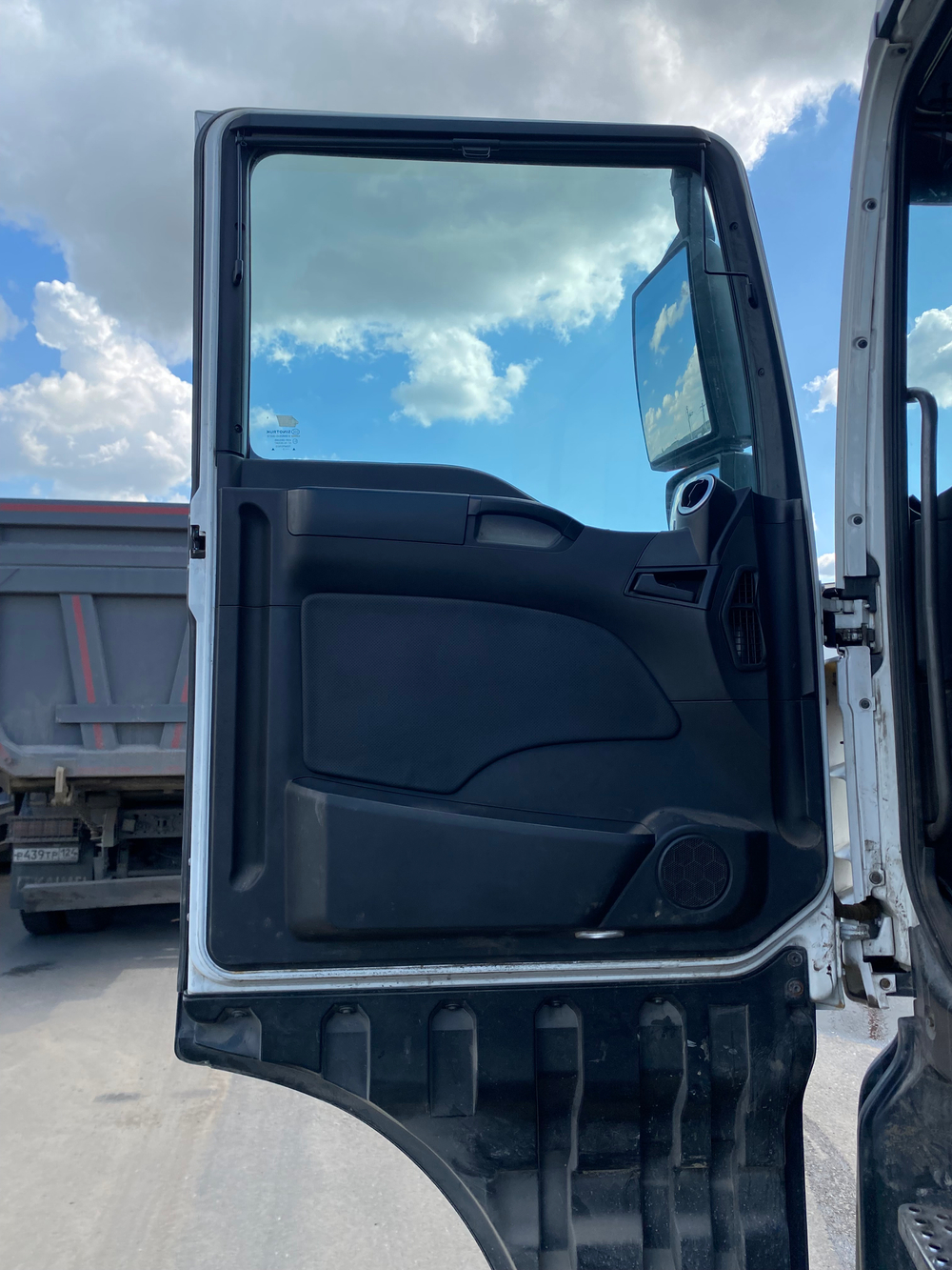 SITRAK C7H 6x4 Седельный тягач ZZ4256V364HE (Дизельный, 12,4 л, 540 л.с., МТ)