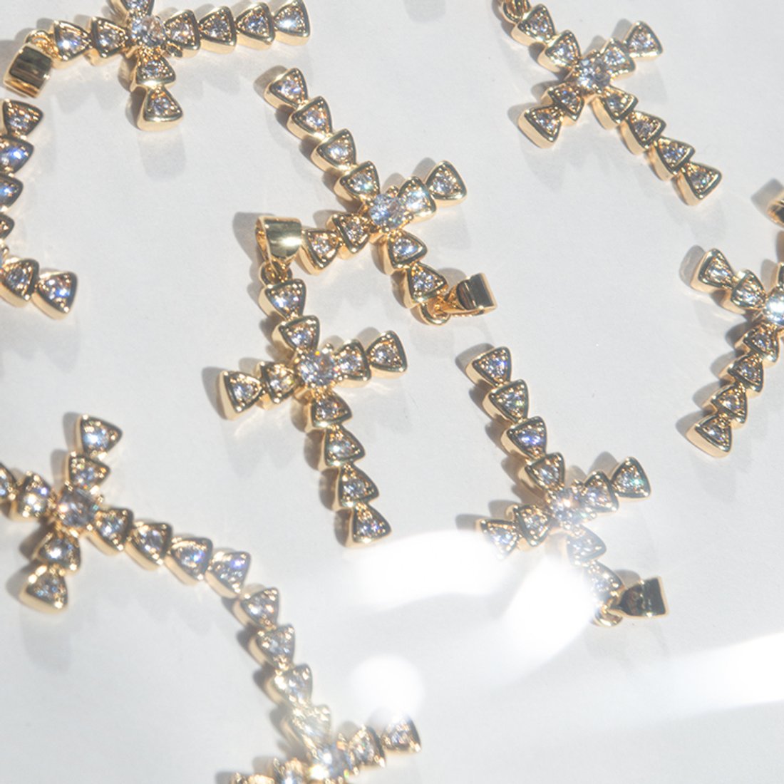 Подвеска "Крестик" с бейлом, фианиты, позолота, 28*18мм