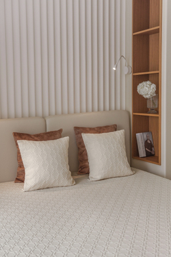 Набор покрывала и декоративных наволочек Luxberry Edinburg слоновая кость