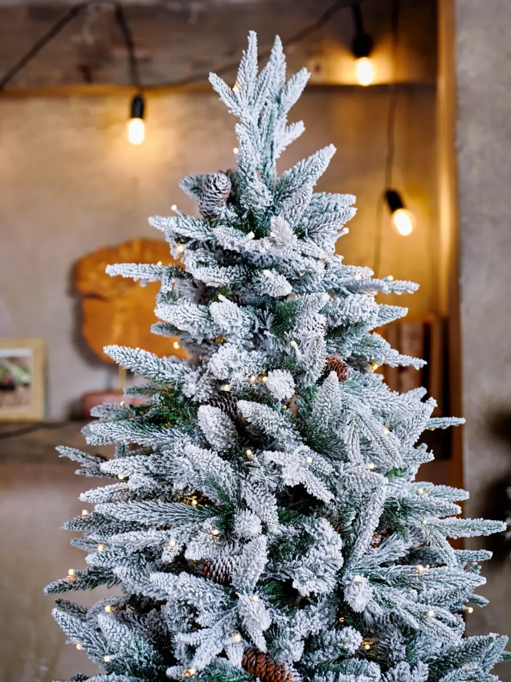 Заснеженная елка с гирляндой встроенной «ile Grande» (Литая+пвх) 210 см / 2,1 м