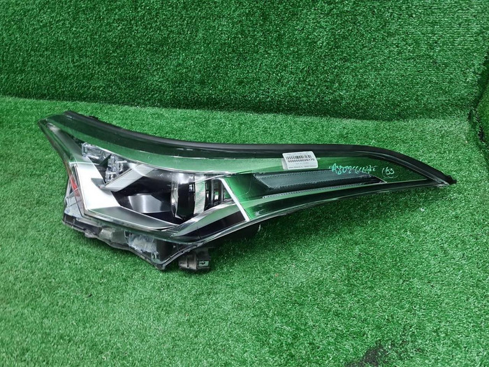 Фара левая Toyota C-HR (2016-2019) галоген