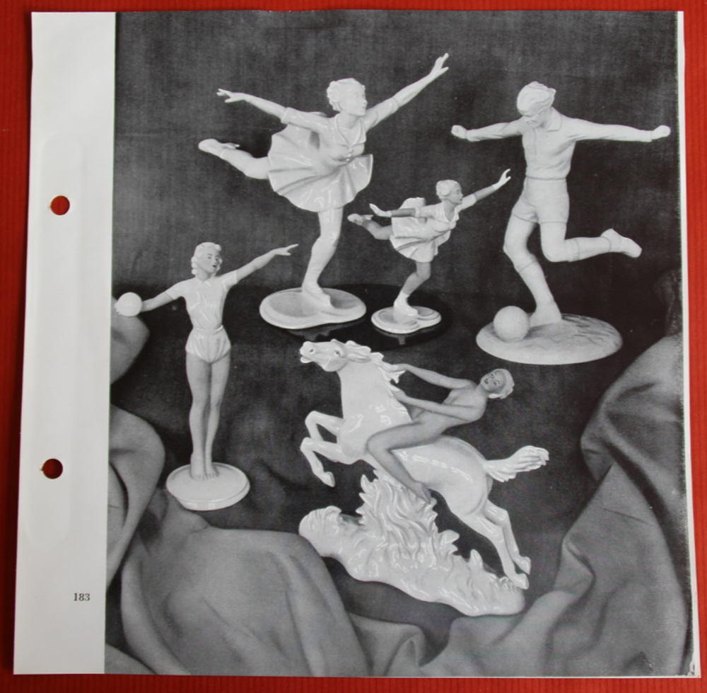 Фарфоровая статуэтка "Огненный всадник" (Feuerreiterin). Фарфор, глазурь. Валлендорф. до 1953 г.