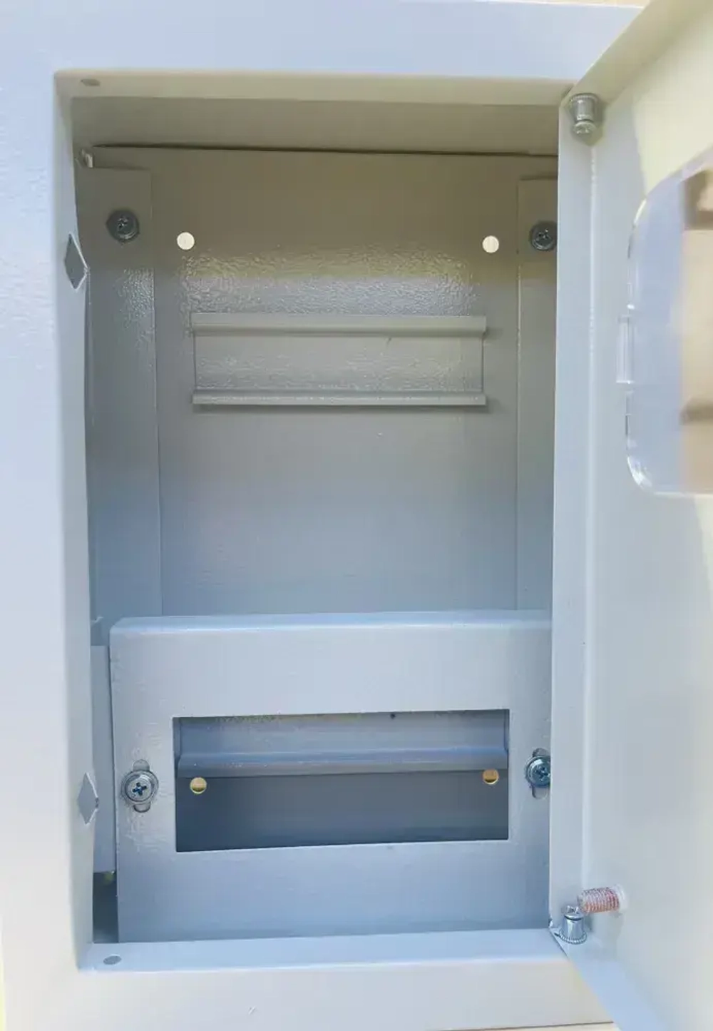 Щит металлический учетно-распределительный ЩРУ 1Н-6М под меркурий 290х190х110