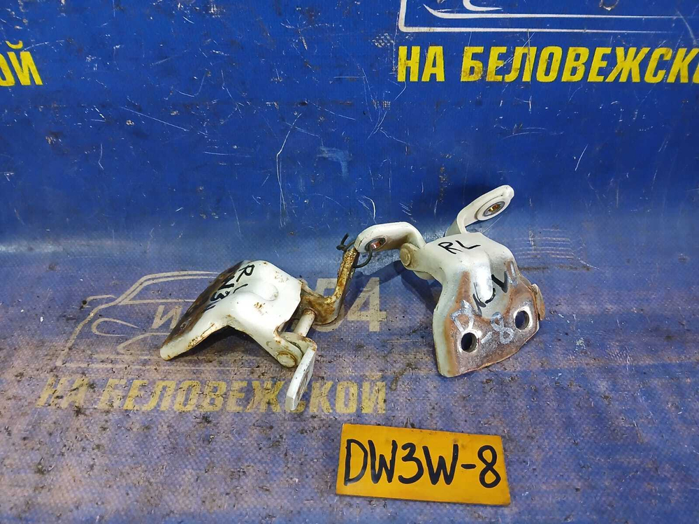 Петля двери задней левой MAZDA DEMIO 1998