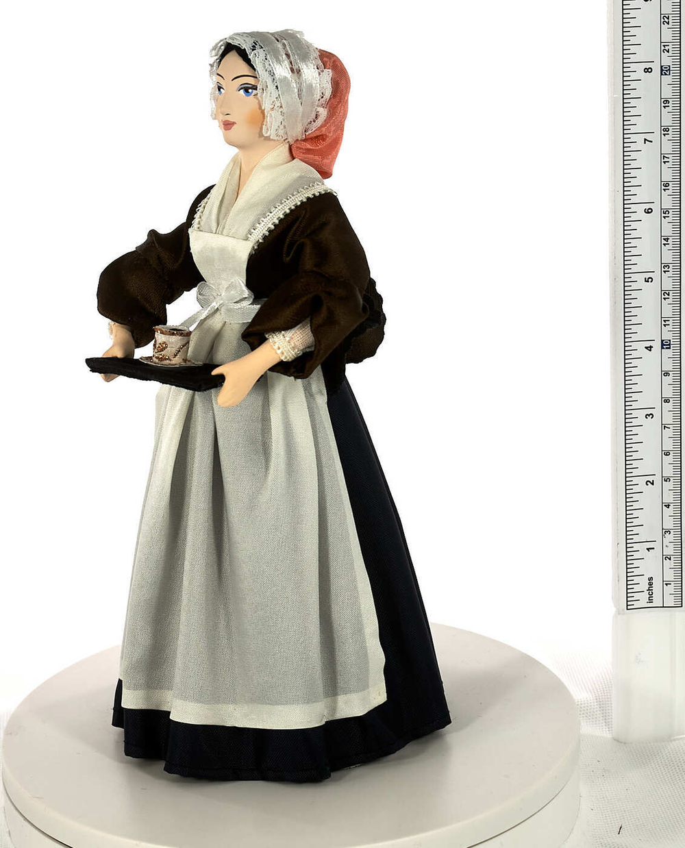 Фарфоровая кукла коллекционная  Костюм служанки 18 век Франция. Сувенир ручной работы