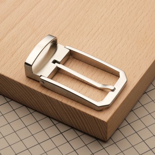 Ременные пряжки и винты