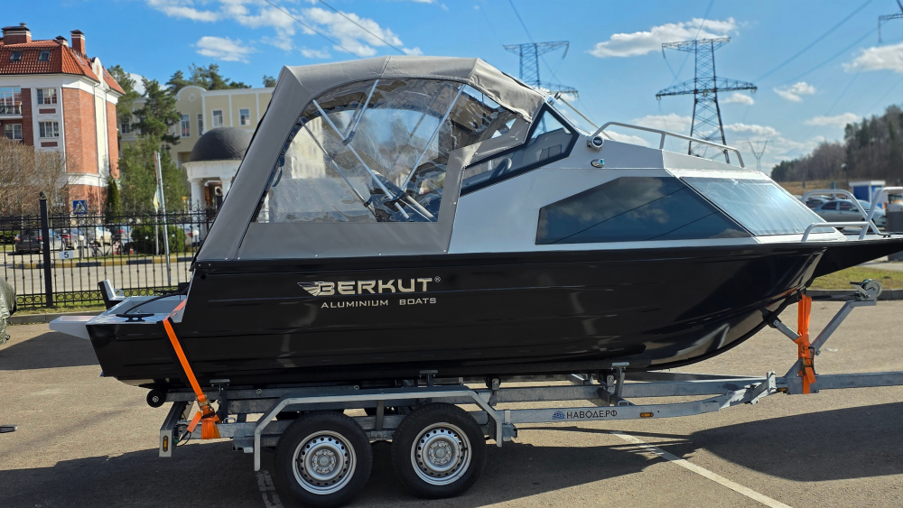 Лодка Беркут L-HT PRO. В наличии. Черный-белый