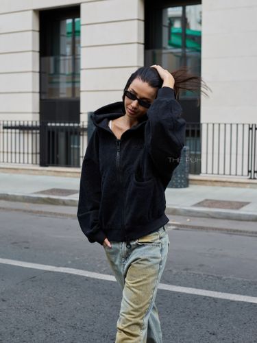 Черная флисовая куртка-худи