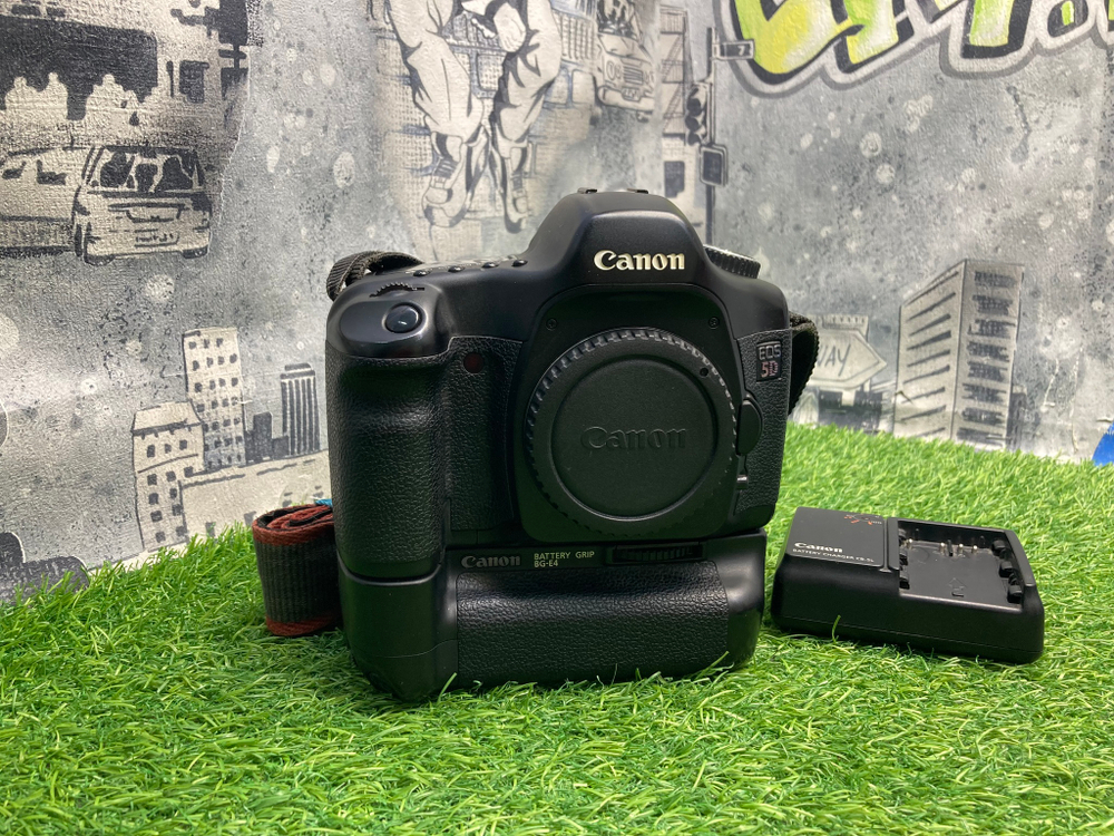 Canon EOS 5D + BG-E4