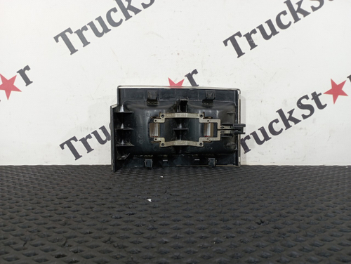 Плафон внутреннего освещения  правый