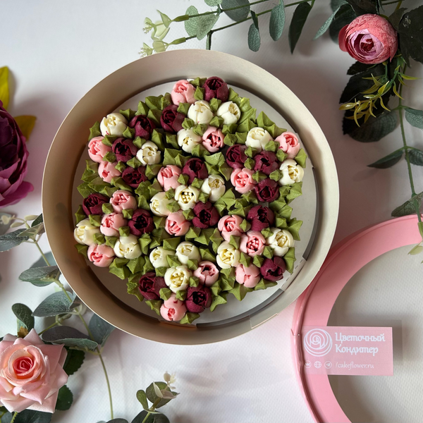 Букет из тюльпанов в премиум-коробе – элегантность и вкус в одном подарке