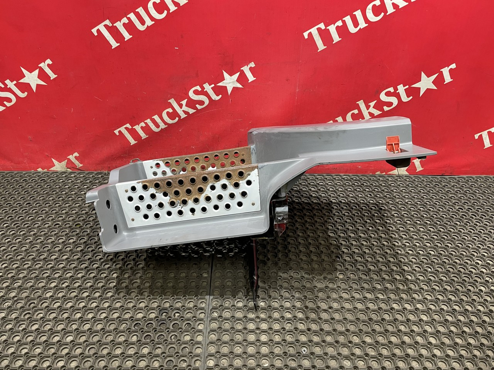 Корпус подножек правый