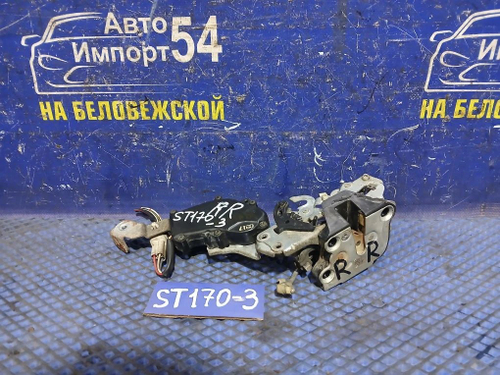 Замок двери задней правой TOYOTA CORONA 1990