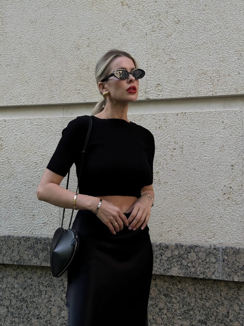 Кроп-топ PETRA с коротким рукавом, чёрный