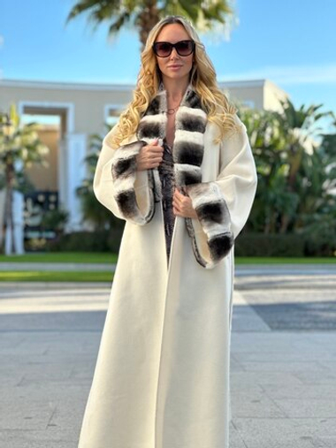 Кашемировое пальто с отделкой из шиншилы