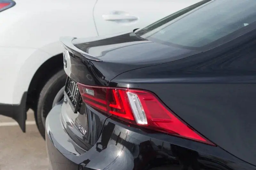 Спойлер крышки багажника Lexus IS