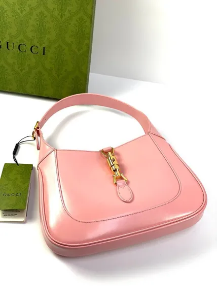 Маленькая сумка-хобо Gucci Jackie 1961 розовый