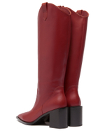 Женские удлинённые казаки из кожи