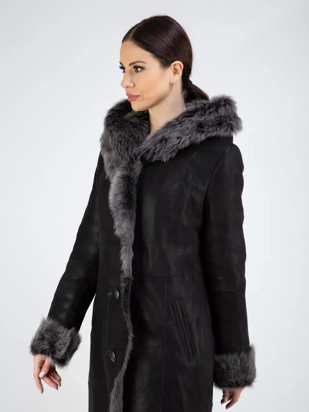 Дубленка зимняя натуральная с капюшоном длинная и теплая