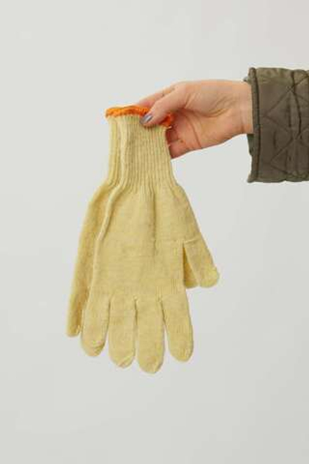 Перчатки из шерсти лимонного цвета