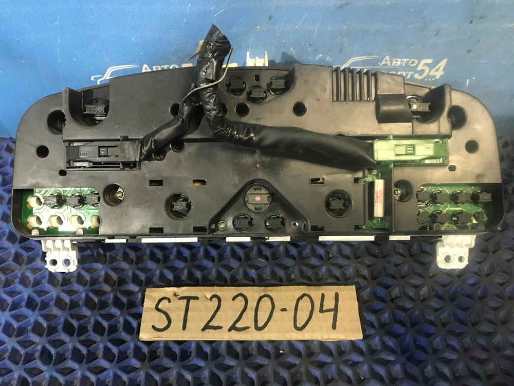 Щиток приборов TOYOTA AVENSIS 2001