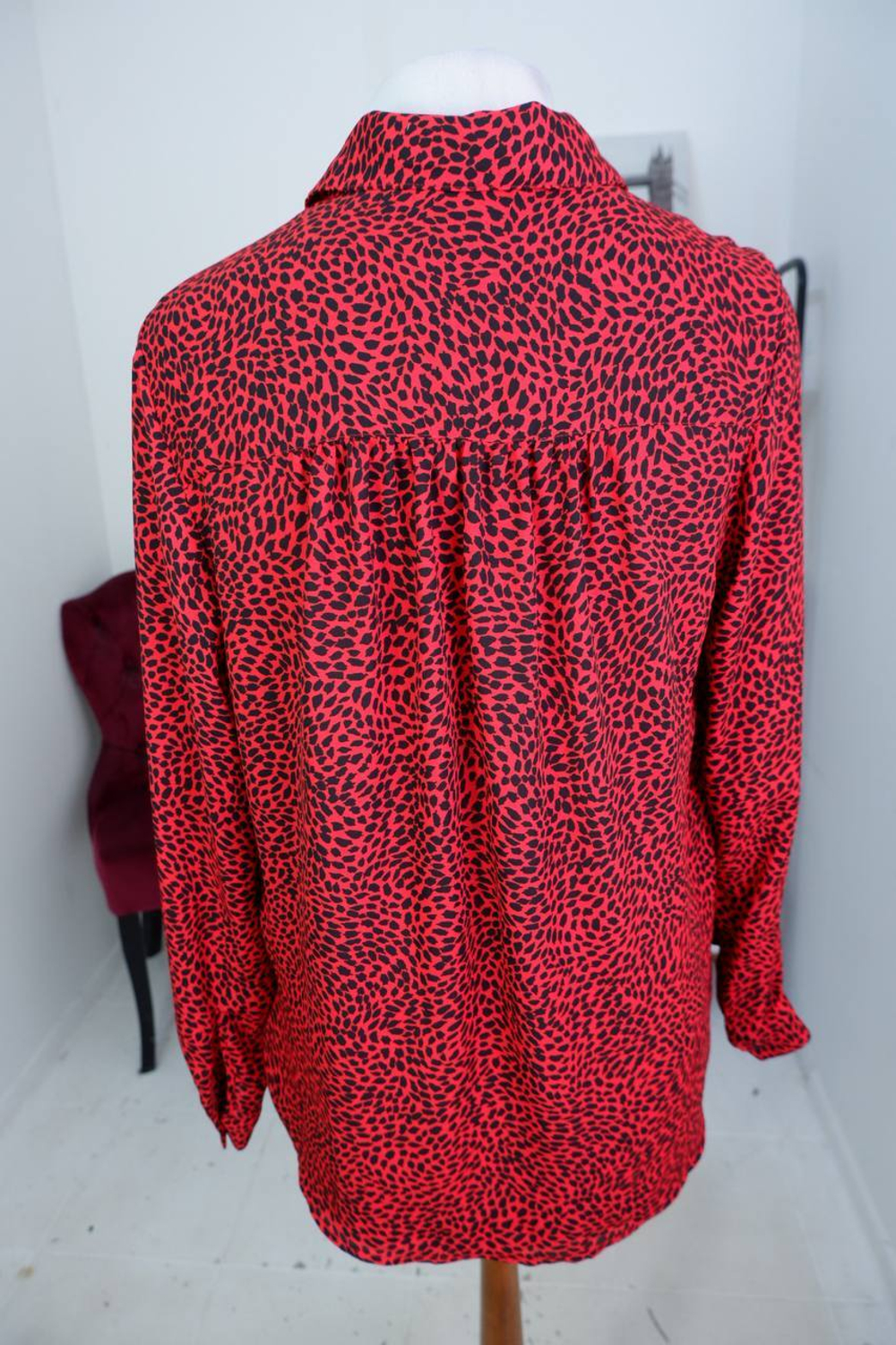 Блузка H&M для яркого акцента в образе, маркировка S, визуально 44 размер