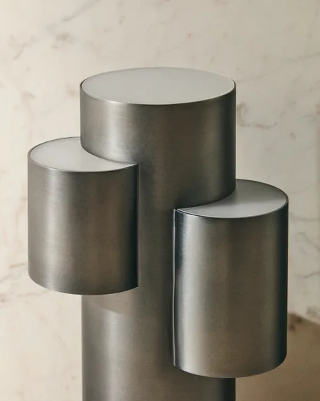 Переносная настольная лампа Adrina из темно-серого металла