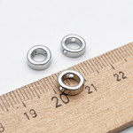 Подвеска-бусина Буква O, цвет серебро (родий), размер 8,5*7,5 мм, отверстие 1,5 мм, цена за 1 шт