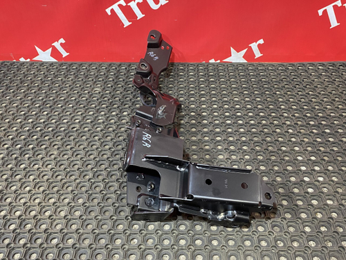 Кронштейн переднего бампера правый 2016г.