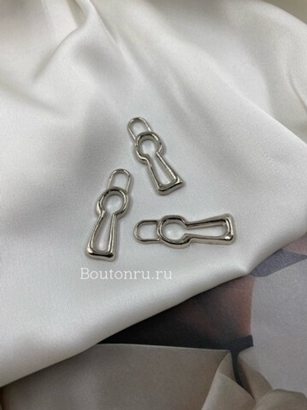 Пуллер для молнии / подвеска "Скважина" серебристый Скиап. 28 мм