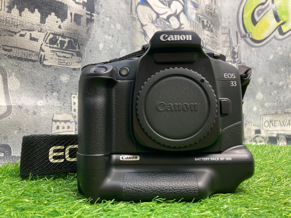Canon EOS 33 + Battery Pack