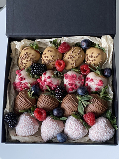 Набор 16 клубник в шоколаде + 3 доп ягоды