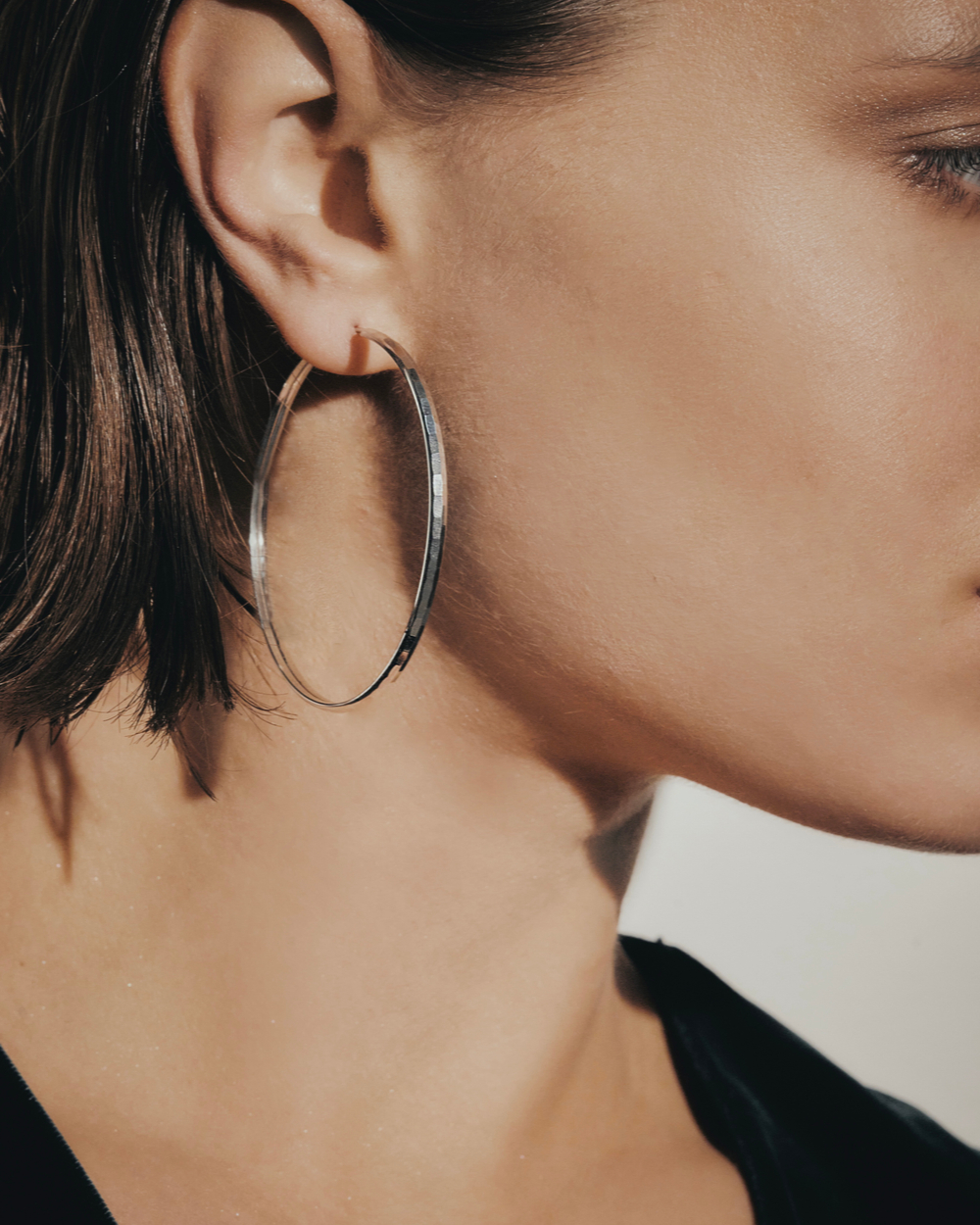 Серьги кольца серебряные 925 пробы с алмазной огранкой