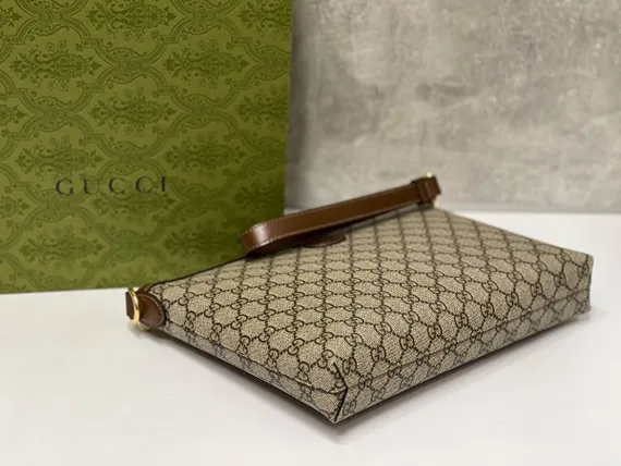 Сумка-мессенджер Gucci с переплетенными буквами G коричневый