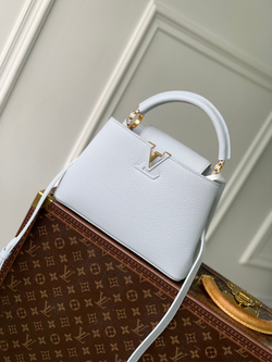 Louis Vuitton Capucines BB