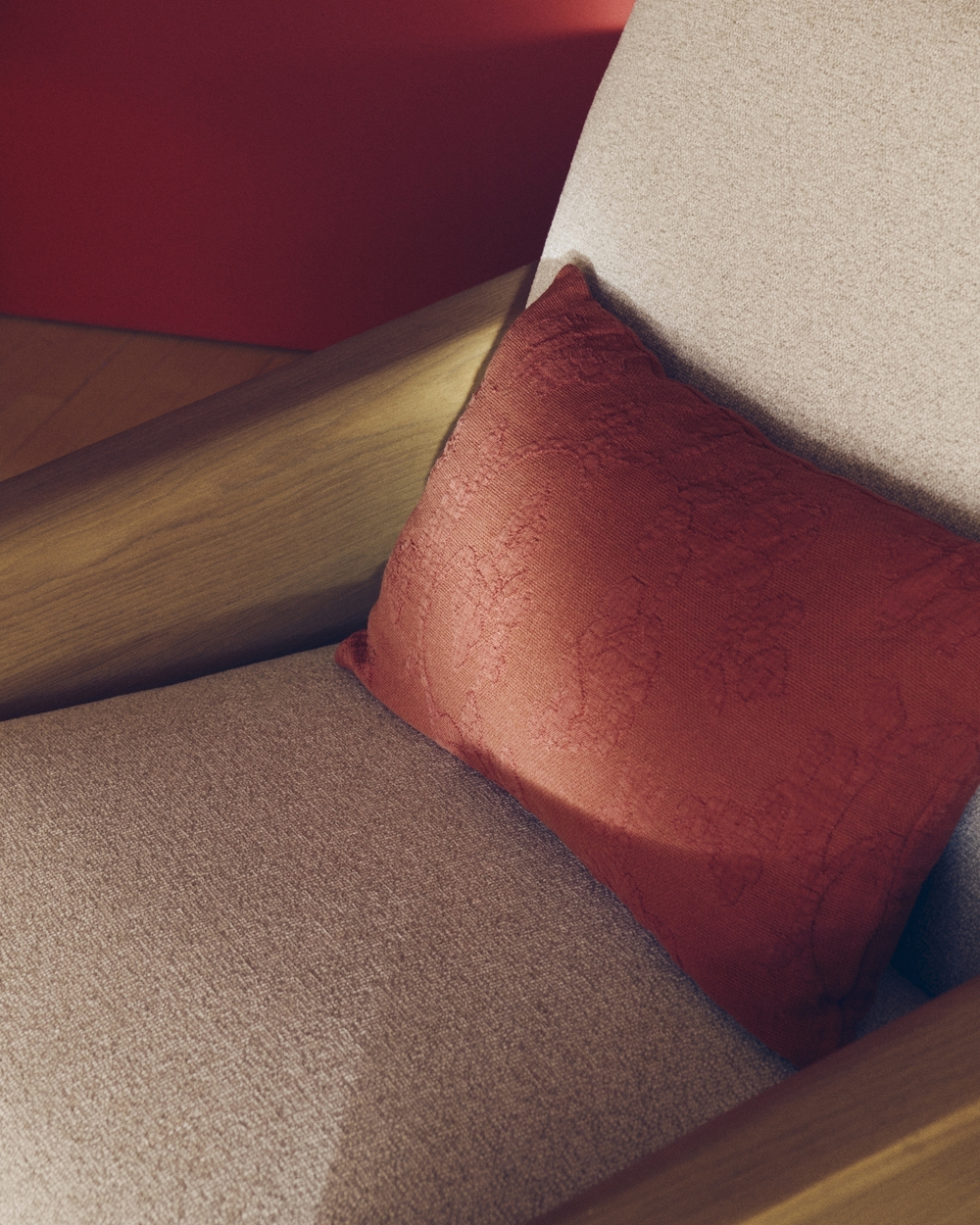 Кресло Amsen бежевое из дубовой фанеры со стальными ножками