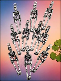 Подвески для рукоделия "Скелеты" серебристые.