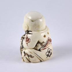 Нэцкэ Мальчик Карако с цветами