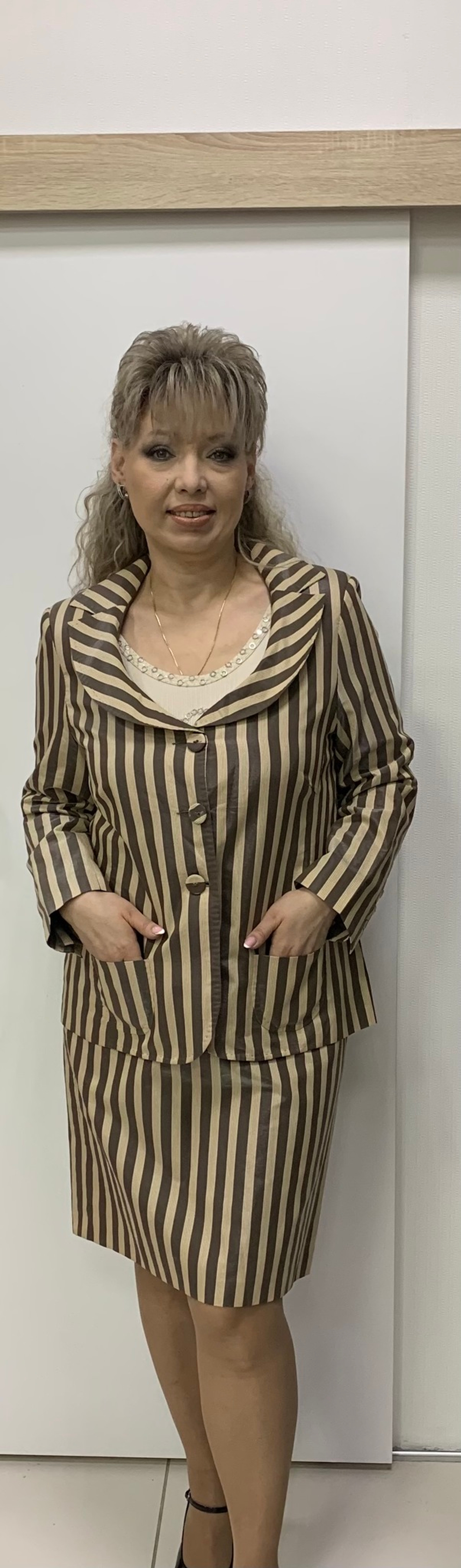 Светлая в полоску французская юбка