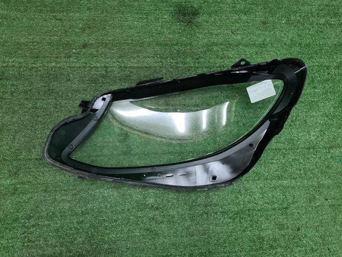 Стекло фары правое Mercedes E W213 (2016-2021)