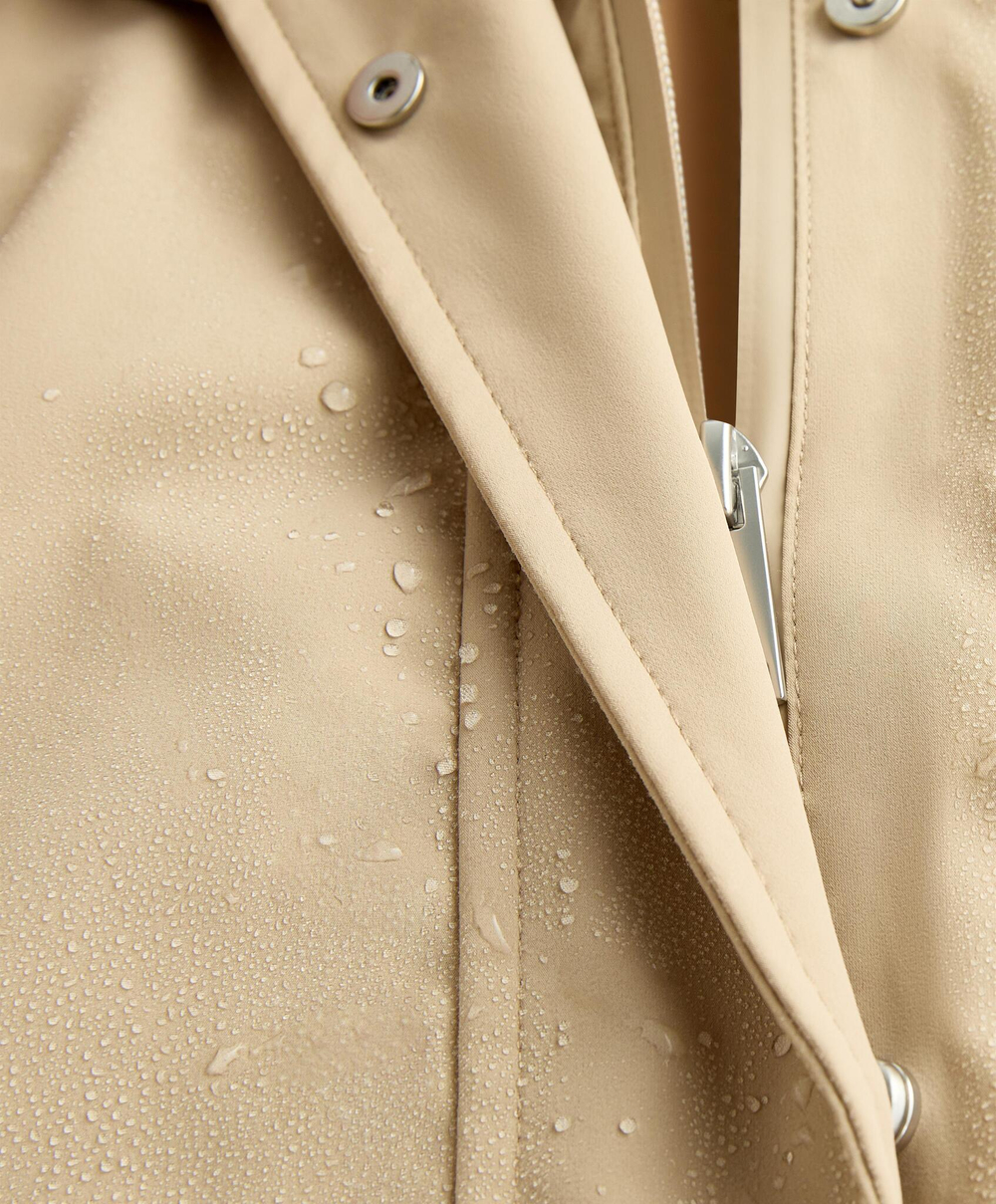 Oysho Плащ с водонепроницаемостью 10 000 мм, цвет верблюжьей шерсти