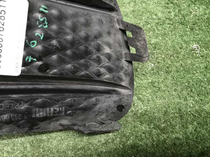 Решетка перед. бампера Mercedes E W213 (16-21) AMG