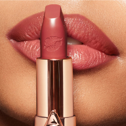 Charlotte Tilbury Glowing Jen Refillable Lipstick: Tawny Rose Lipstick - Hot Lips 2 |