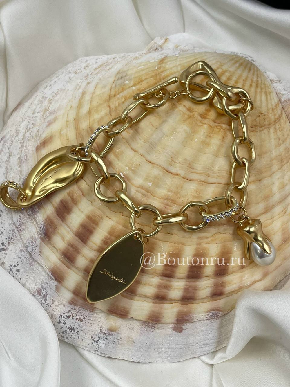 Браслет Скиап. с подвесками матовое золото