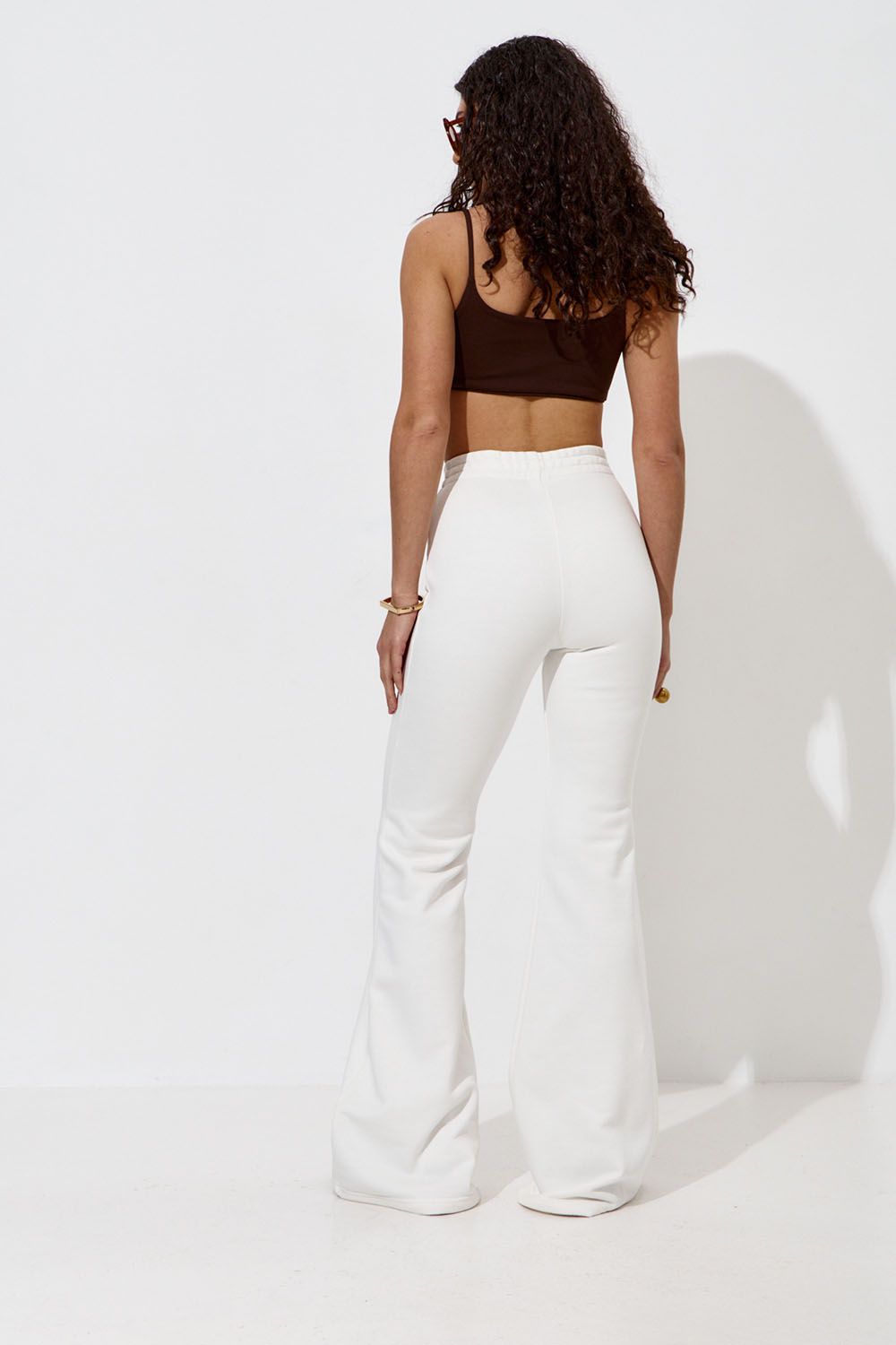 Джоггеры клеш кремового цвета