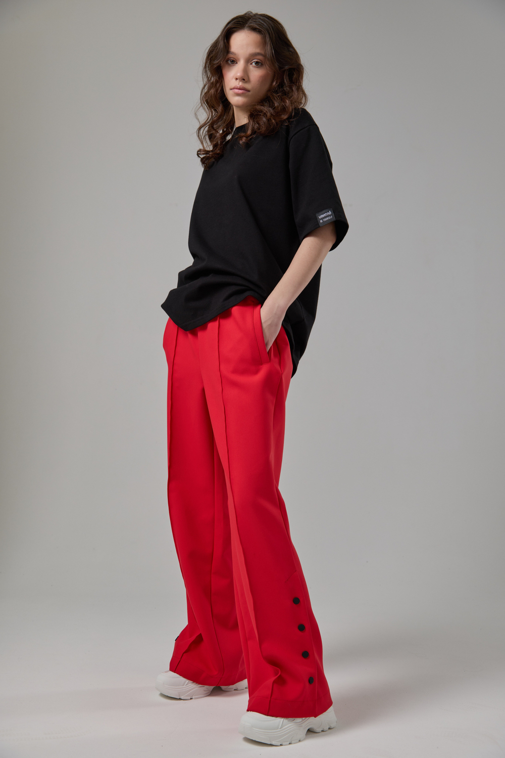 Брюки прямые с кнопками красные