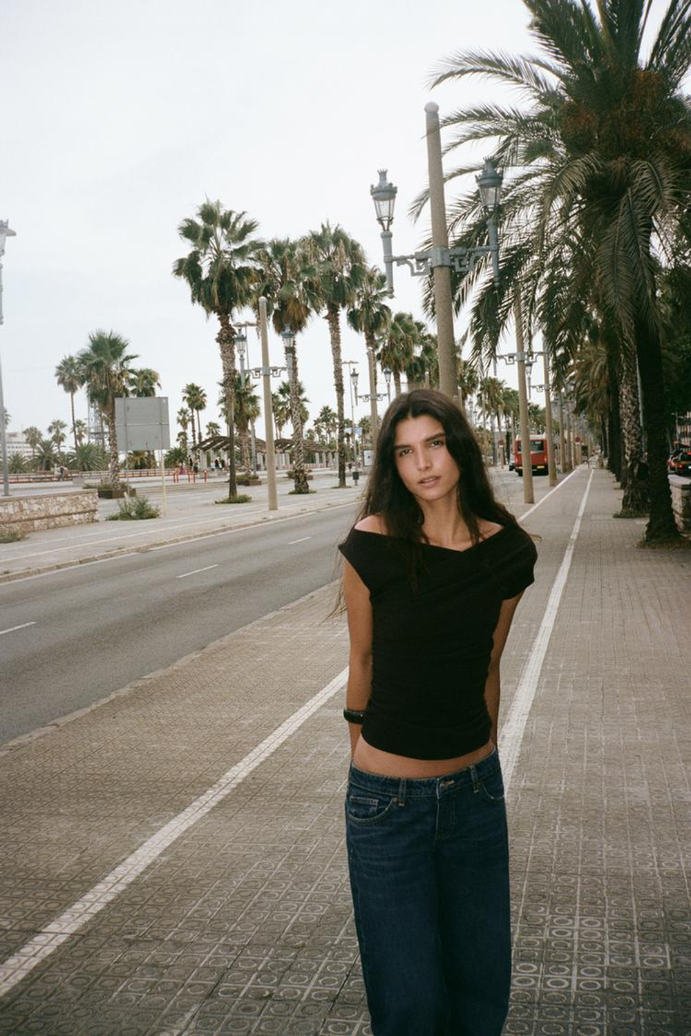 ZARA АСИММЕТРИЧНЫЙ ТОП СО СБОРКАМИ, ТЕМНО-КОРИЧНЕВЫЙ