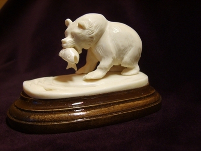 Медведь с рыбой, , композиция